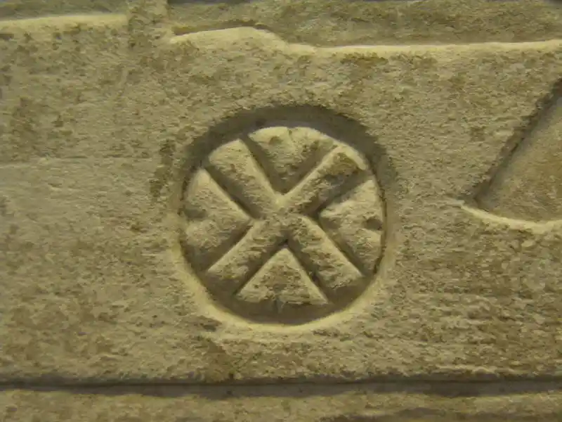 Cross inside a circle on the Stela of Sirenenutet